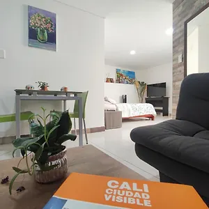 beautiful-and-bright-studio-apartment-with-rooftop.cali-hotels.com/